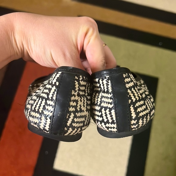 Tory Burch Reva Raffia Straw Leather Black White Flats - Picture 4 of 4